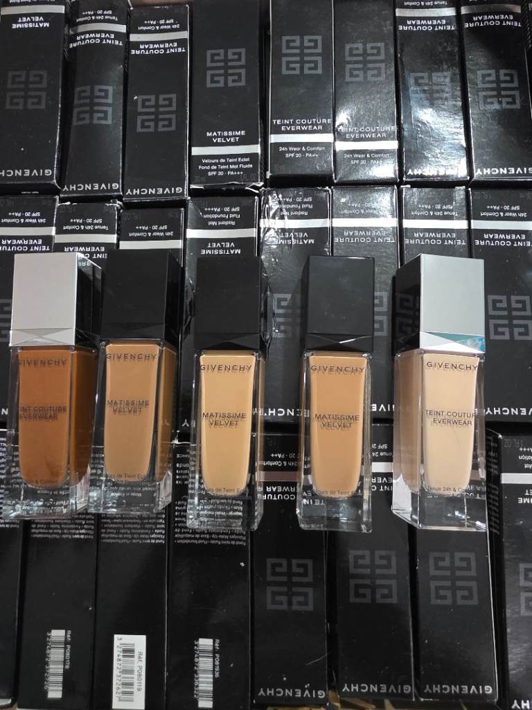 Givenchy Teint Couture Everwear Foundation – Various Shades, New