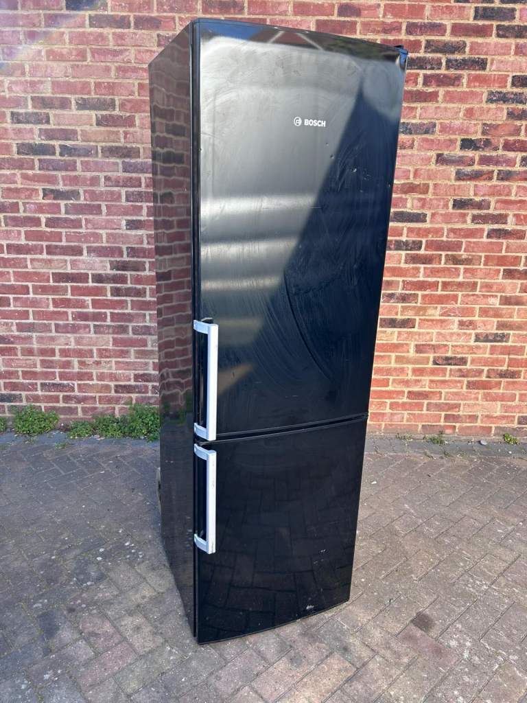 🚚 Bosch frost free fridge freezer can deliver £149