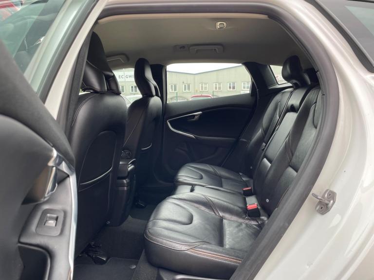 2014 Volvo V40 Cross Country 1.6 D2 Lux Powershift Euro 5 (s/s) 5dr Diesel