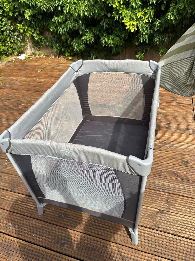 Baby toddler play pen carry cot