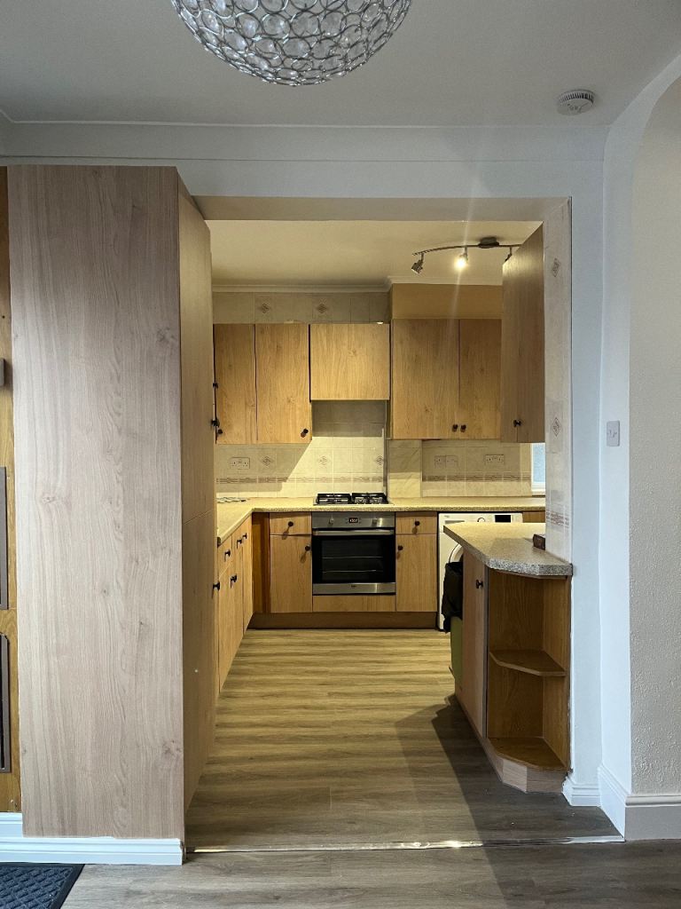 5 BEDROOMS/KINGSBURY LONDON NW9