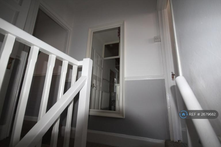 5 bedroom house in Telephone Road, Portsmouth, PO4 (5 bed) (#2679682)