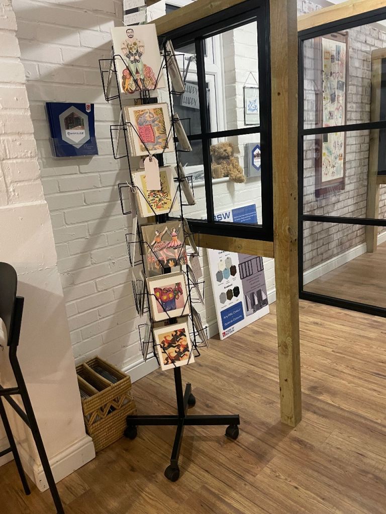 Greeting card stand like new 24 pockets 7 inch portrait display rotating