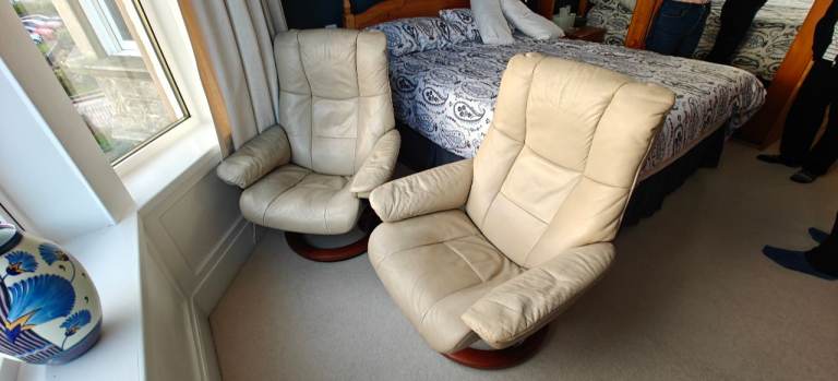 Pair of leather stressless recliner chairs