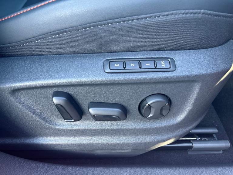 2025 SEAT Ateca 1.5 TSI EVO FR Black Edition 5dr Estate PETROL Manual