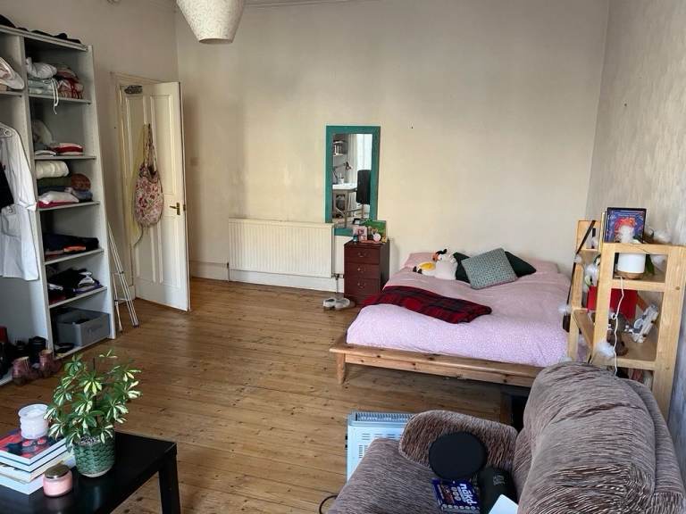Very large sunny 5 Double Bedroom Student HMO Flat 
