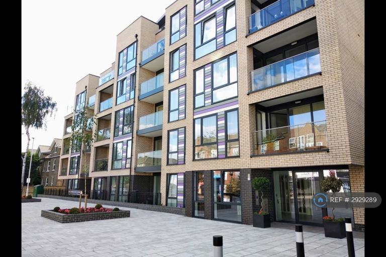 1 bedroom flat in Grove Place, London, SE9 (1 bed) (#2929289)