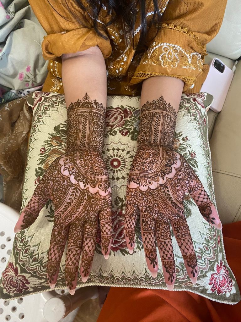 Professional Henna Artist for Bridal and Party Events