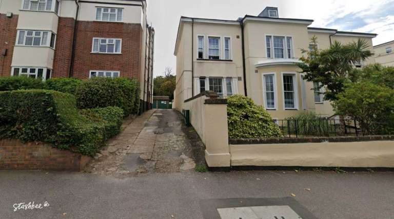 Garage to rent in Surbiton (KT6) | Stashbee