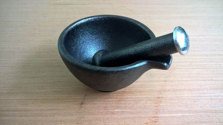 New Kitchen Food Cast Iron Mortar and Pestle,