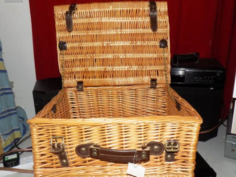 A NEW Wicker Picnic Basket 
