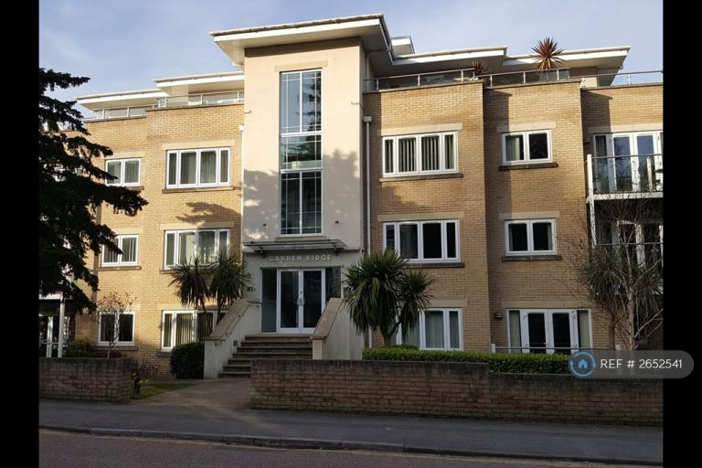2 bedroom flat in Surrey Road, Bournemouth, BH4 (2 bed) (#2652541)