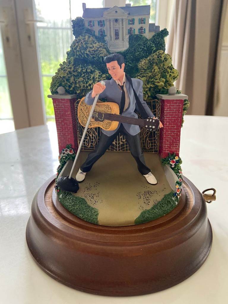 V.RARE: Elvis Glass Dome Musical Ornament 'Love Me Tender' AS NEW