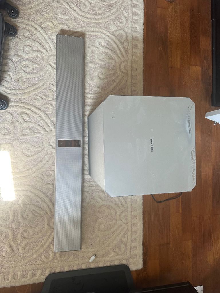 Samsung soundbar and subwoofer for sale 