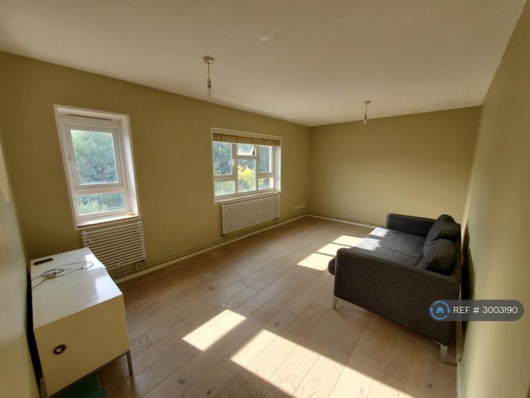 2 bedroom flat in Melrose Gardens, London, W6 (2 bed) (#3003190)
