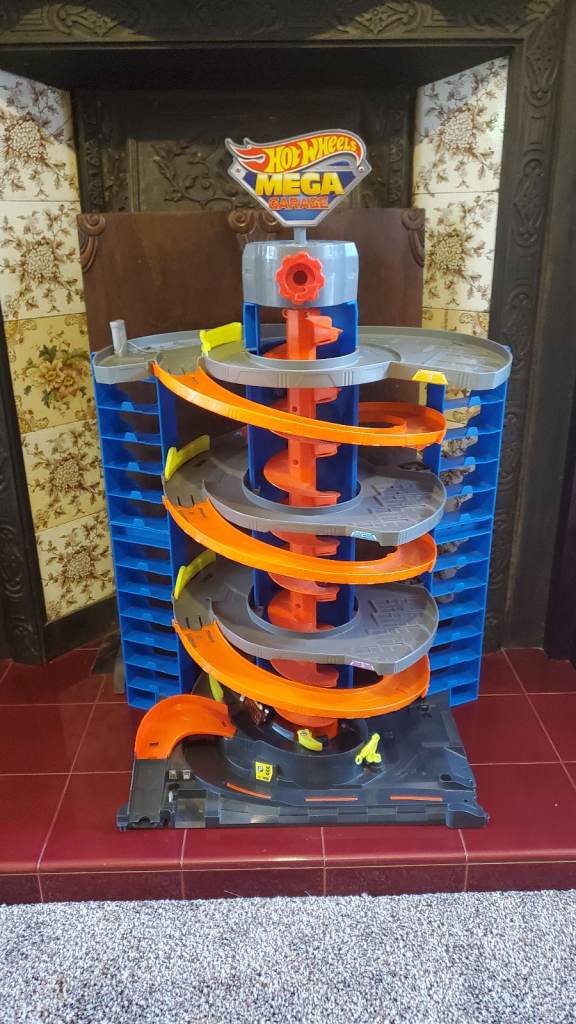 Hot wheels garage