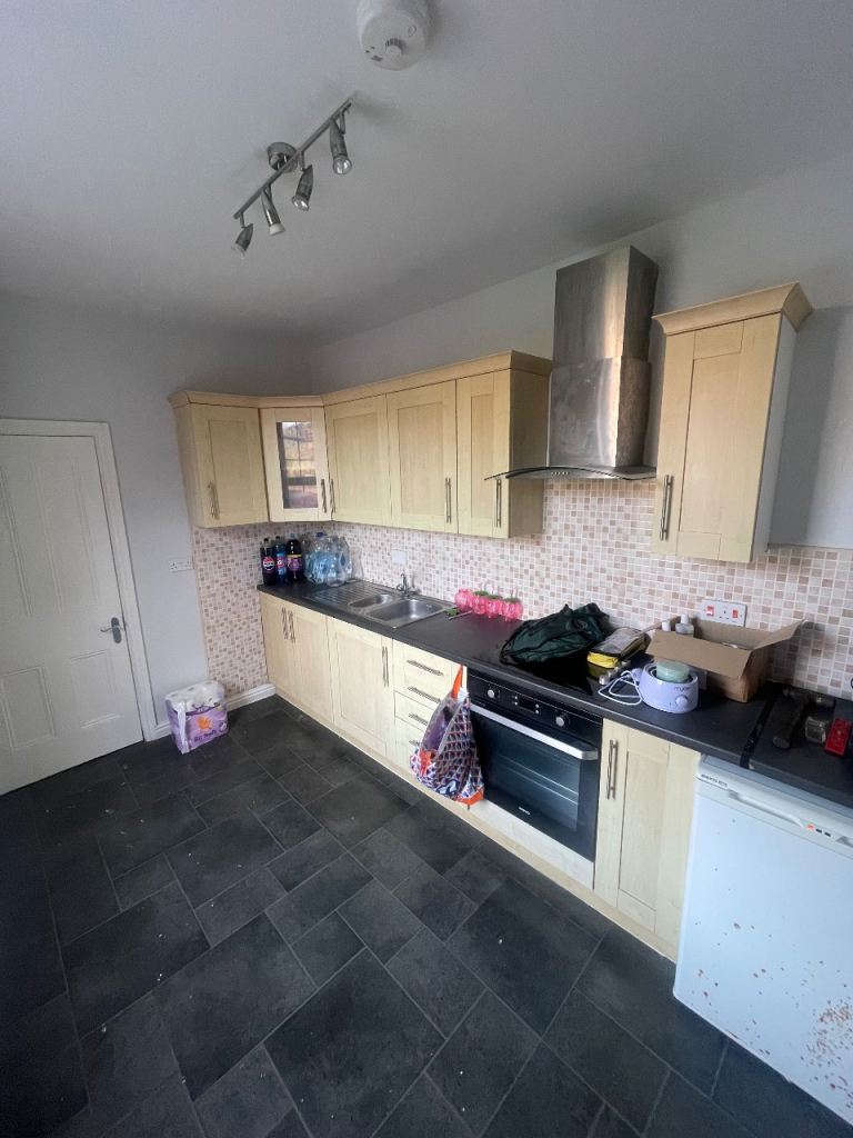 Full Kitchen Units with Oven, Hob, and Extractor Fan