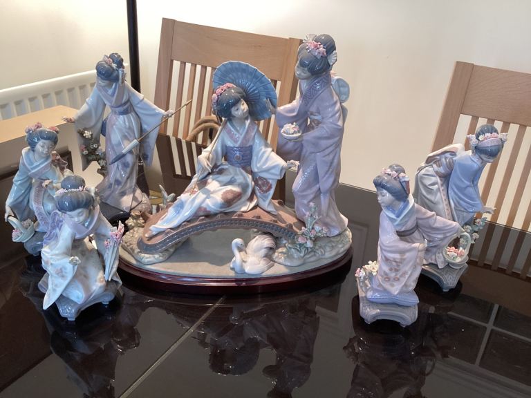 Beautiful Japanese Geisha Figurines - Full Set, Good Condition