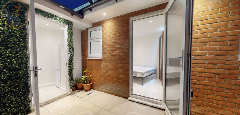 1 bedroom flat in Farewell Place, Mitcham, Surrey