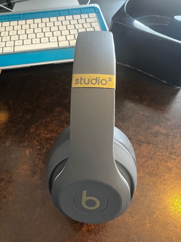 Beats Dr Dre studio3 wireless headphones 