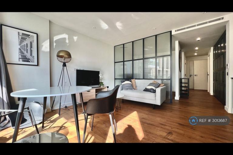 1 bedroom flat in Emery Way, London, E1W (1 bed) (#3013687)