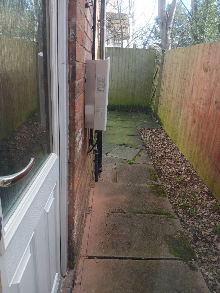 Large 2 Bed Corner House 