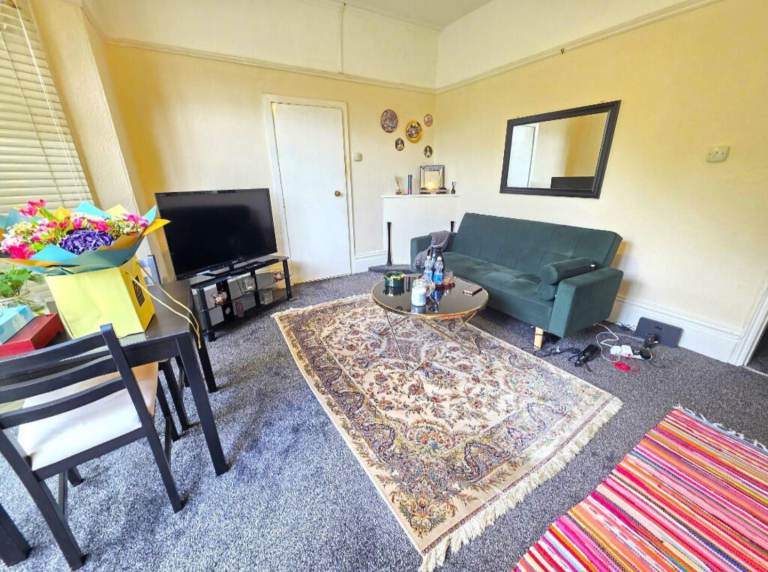 One Bedroom Ground Floor Unfurnished Flat To Let, Moseley, B13 - £775pcm