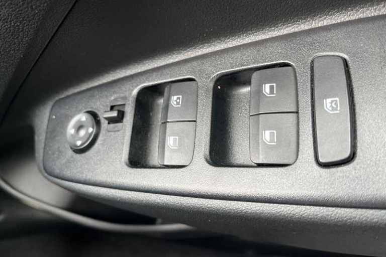 2025 Hyundai i10 1.0 Advance Hatchback 5dr Petrol Auto Euro 6 (s/s) (63 ps) Hatchback Petrol Auto...