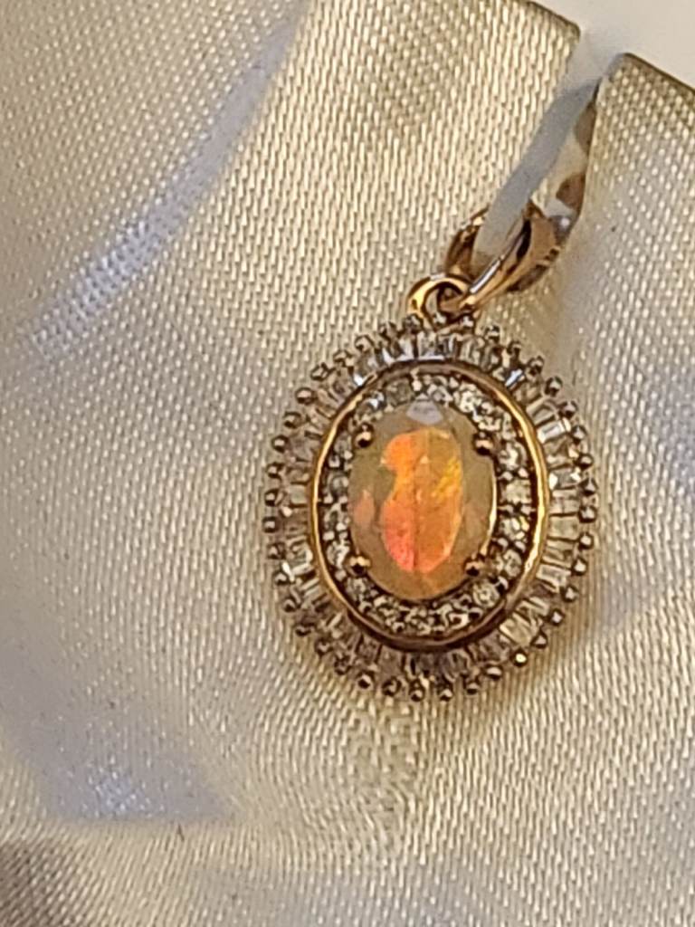 9ct Gold Grade AA 7X5 Opal 72 Diamond Pendant brand new 