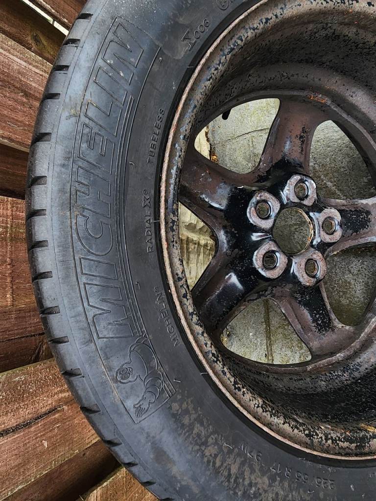 Wheel and tyre 