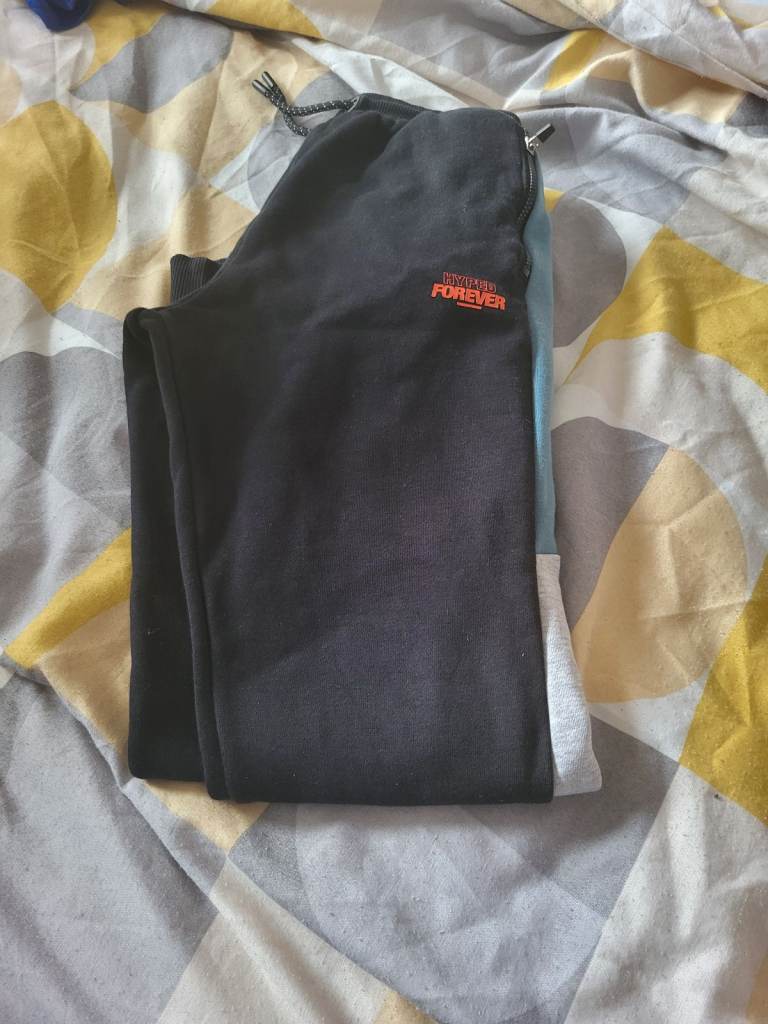 Jogging bottoms 10-11 years 