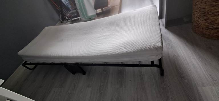 Folding JAY-BE Revolution Folding Bed with Memory 2 e-Fibre Mattresses, Compact – Good Condition