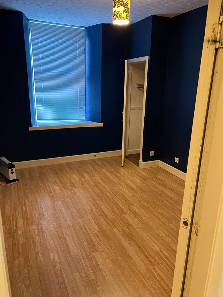 2 bed unfurnished flat