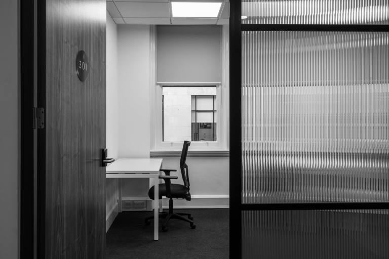 Manchester - M2 4JB \ Small Office Space for 1 Person