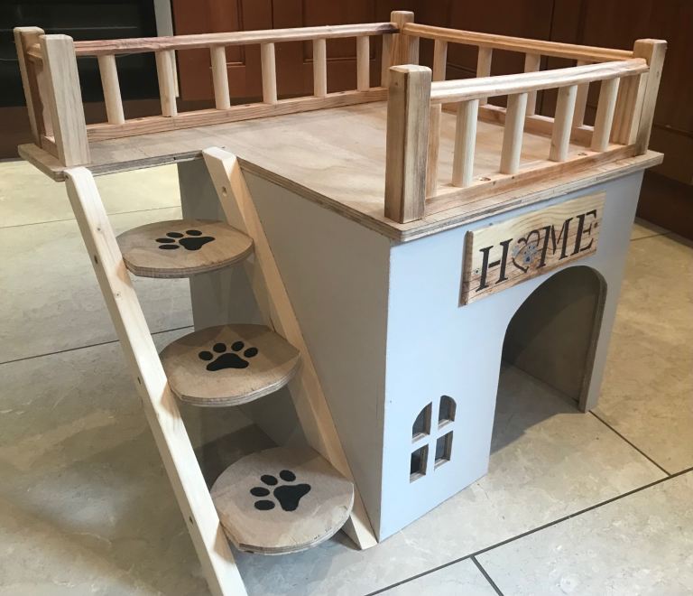 Indoor house hutch for rabbit/cat or small dog. 