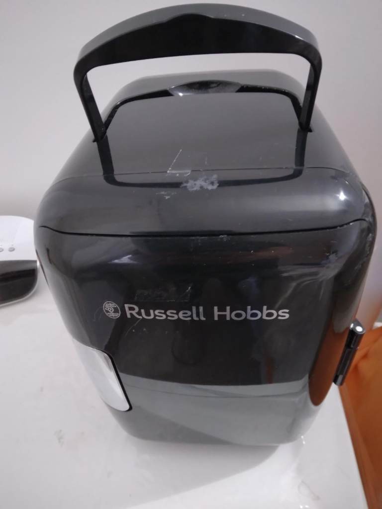 Mini fridge/cooler and warmer - Russell Hobbs (with removable shelf)