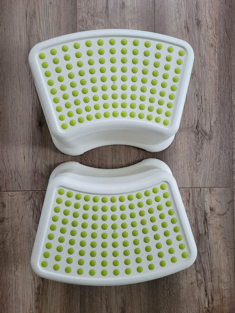 Children steps & plastic colour balls