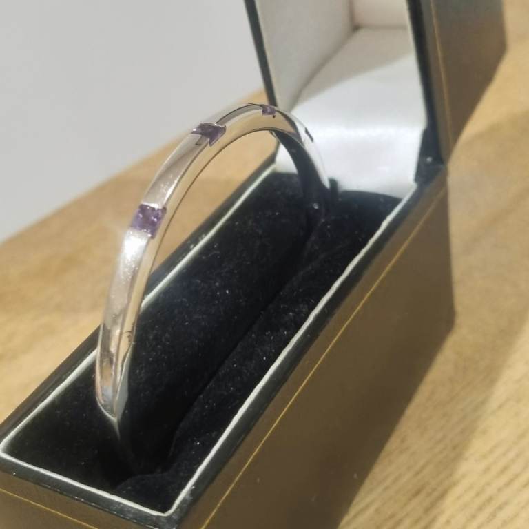 Gold 9ct Bangle / Bracelet with amethysts. 