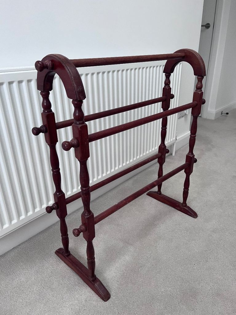 Freestanding wooden towel rail