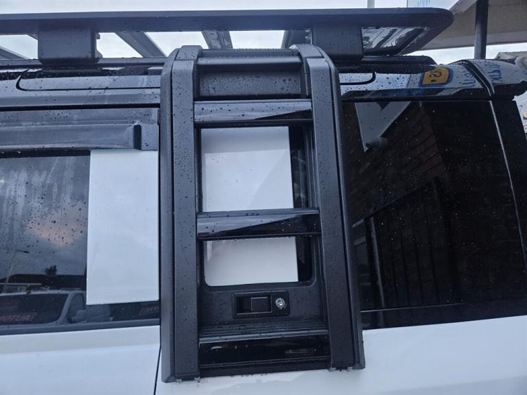 2025 Land Rover Defender X-DYNAMIC SE  ( 7 Seater) * BIG SPEC * Estate Diesel Automatic