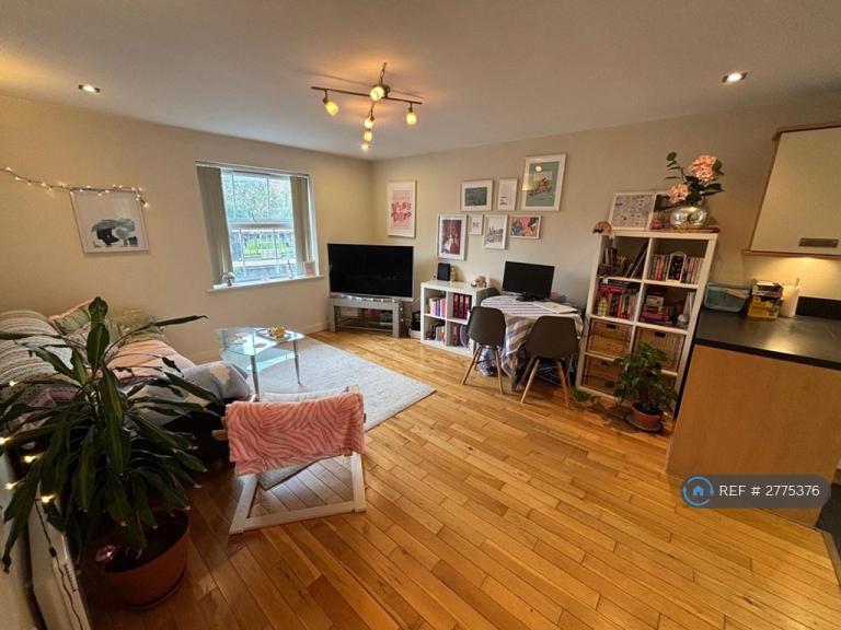 2 bedroom flat in The Junxion, Leeds, LS5 (2 bed) (#2775376)