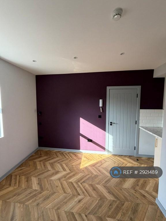 Studio flat in Southwell Road, London, SE5 (#2921489)