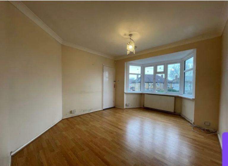 2-Bedroom First-Floor Maisonette – UB4 9ER | £1,850 PCM