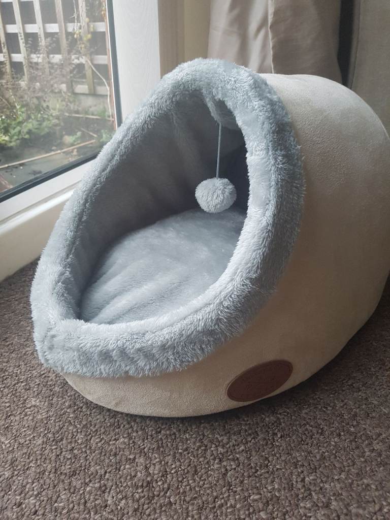 BRAND NEW Banbury & Co plush cat bed