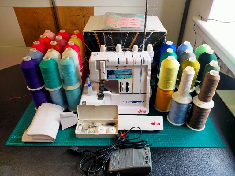 Elna 704 Dex Serger Overlocker