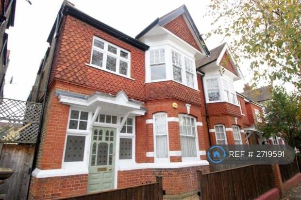 3 bedroom flat in Hillcrest Road, London, W3 (3 bed) (#2719591)