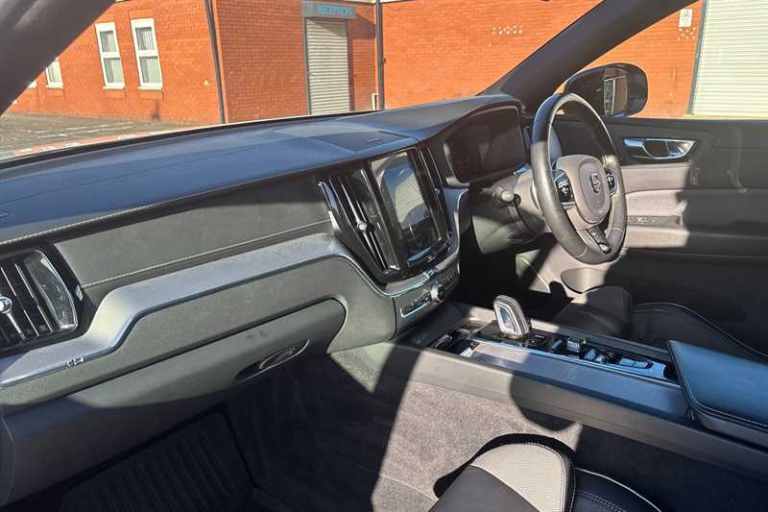 2020 Volvo XC60 2.0 T8 [390] Hybrid R DESIGN Pro 5dr AWD G tronic ESTATE PETROL/ELECTRIC Automatic