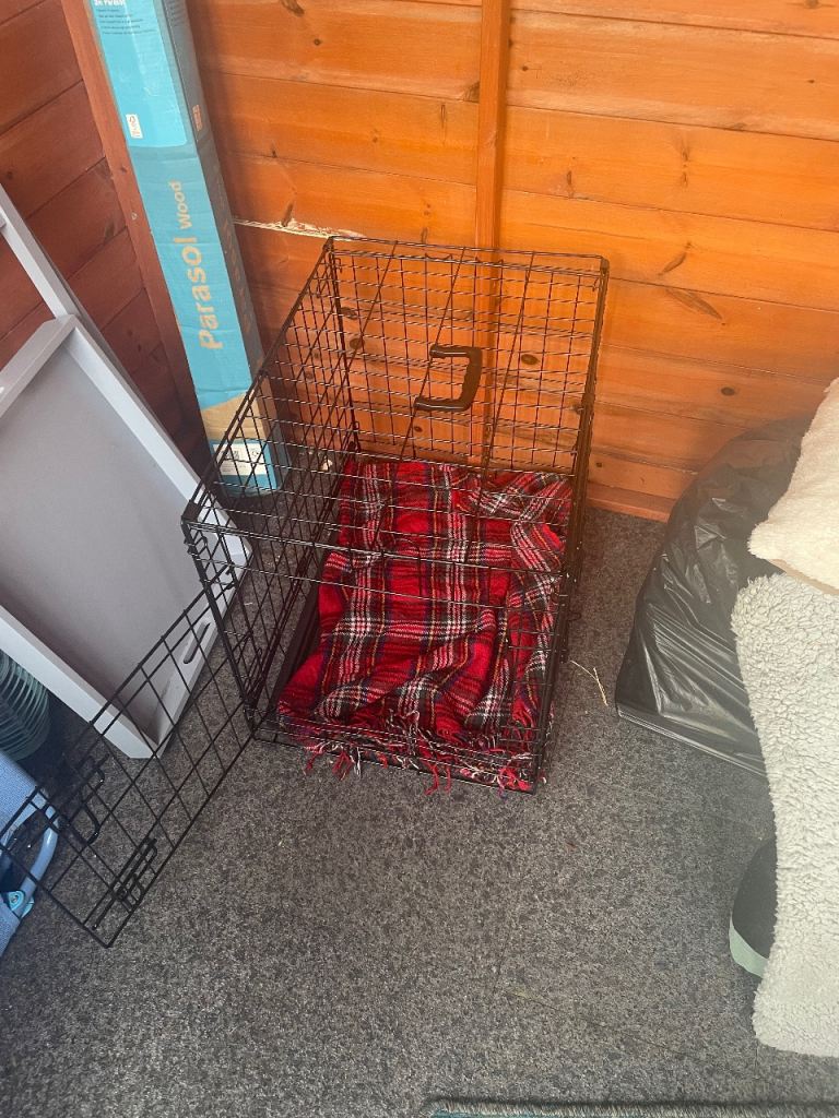 Black metal dog crate 