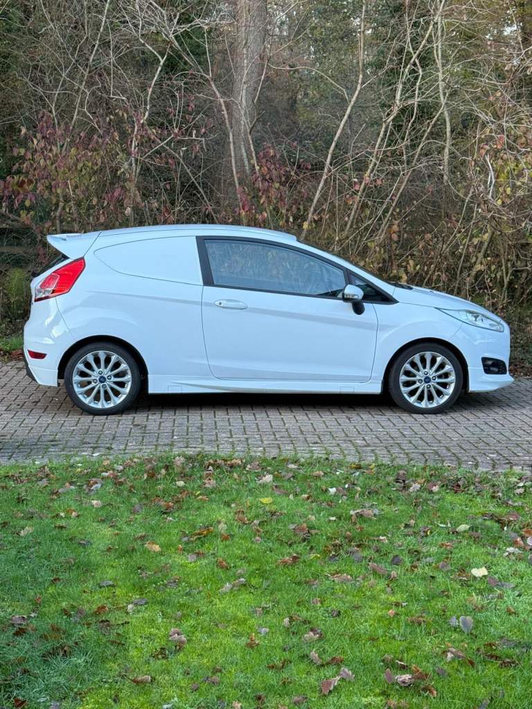 Ford, FIESTA SPORT Van, 2016, Manual,