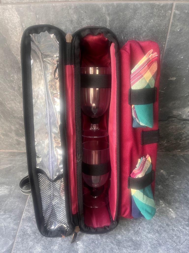 Picnic Bag with Wine Glasses and Napkins – Red, Good Condition